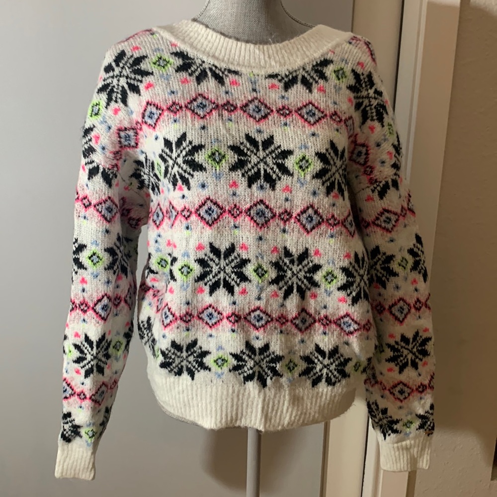 NWT winter snowflakes sweater PINK brand SZ M